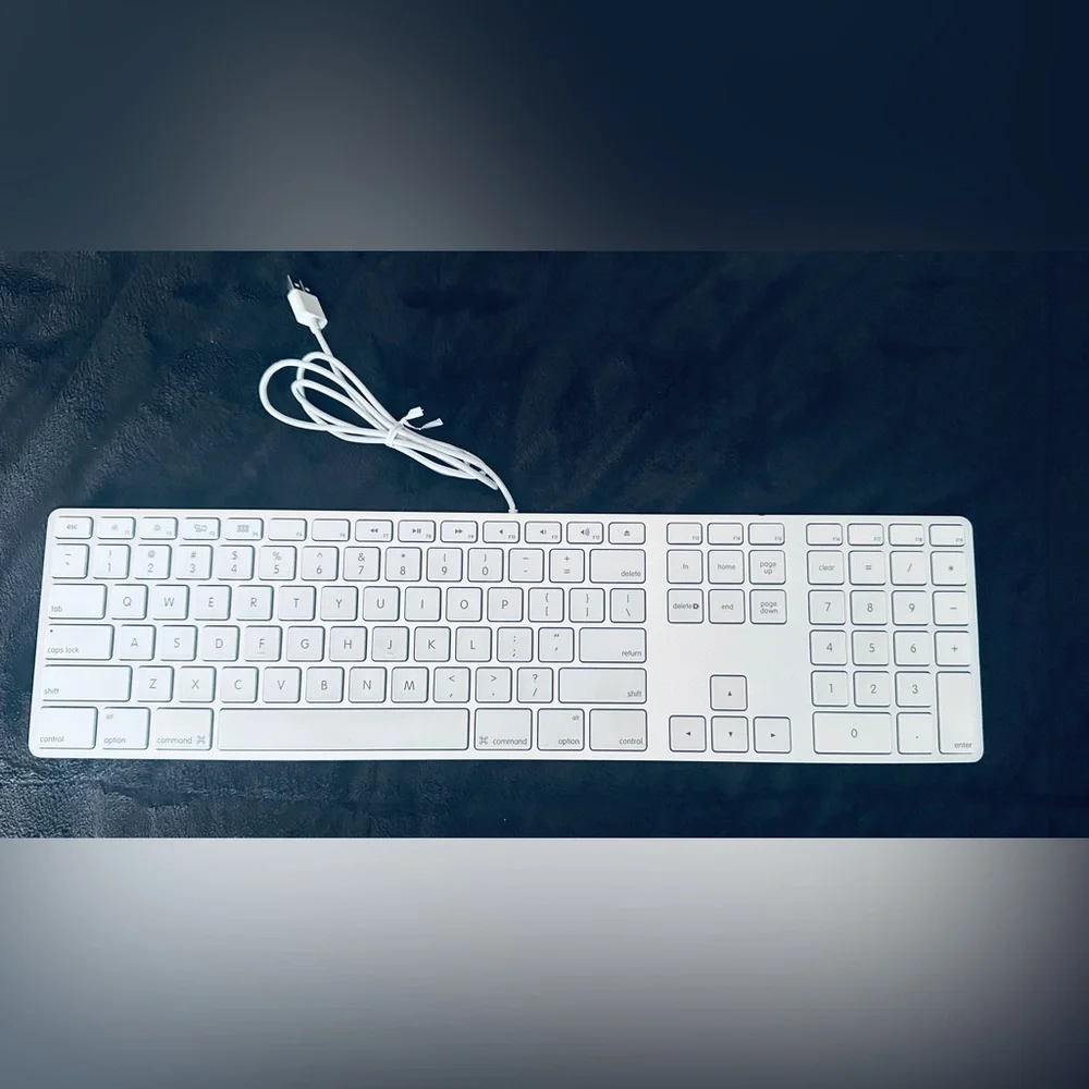 Genuine Apple Full Size Layout Wired Keyboard Great Condition